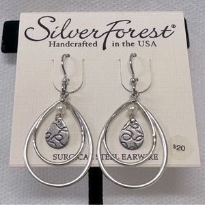 Silver Forest NWT silver dangle teardrop earrings w/ pearl bead accent.